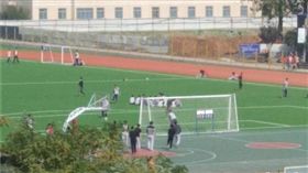操場、女高中生操場產子／微博