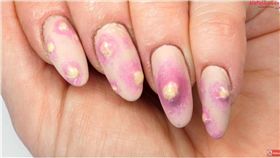 痘痘,膿包,指甲彩繪,指甲,Natasha Lee　圖／翻攝自ig