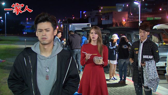 金髮女喊鄭奕老公　蠟冬戀出現小三？