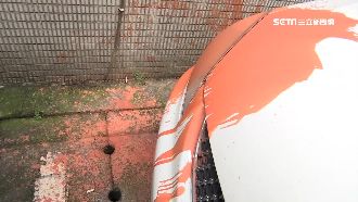 堆垃圾遭鄰居制止　男不滿竟潑漆報復