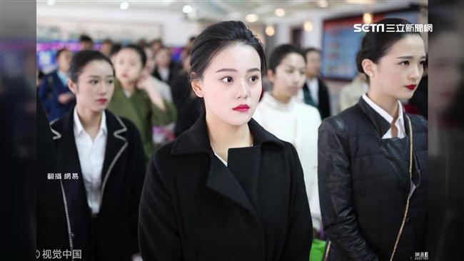 空服員招募宛選美　上千美女排隊應試