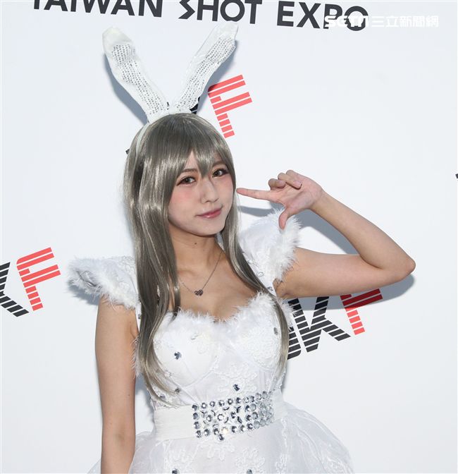 COSPLAY界（同人誌）頗富盛名的「魅力女神」潘家儀（Kazumi）接受三立新聞網專訪。（記者邱榮吉/攝影）