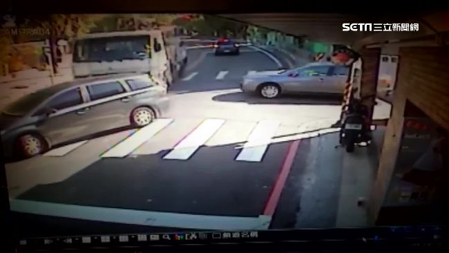 大貨車急煞不住！　無良駕駛寧撞不閃