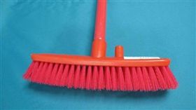 長知識了！洗地紅刷子小圓孔大解密