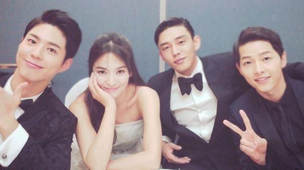 一句話逼哭宋仲基！劉亞仁祝賀詞曝光