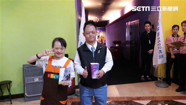 他們總是這樣笑著！唐寶寶登影城螢幕
