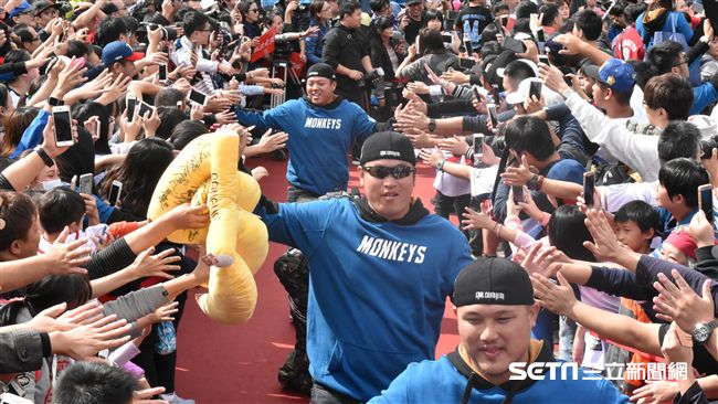 ▲桃猿封王遊行。（圖／記者王怡翔攝）