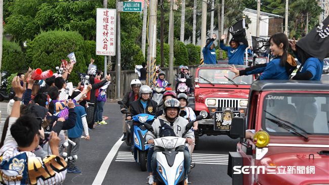 ▲桃猿封王遊行。（圖／記者王怡翔攝）
