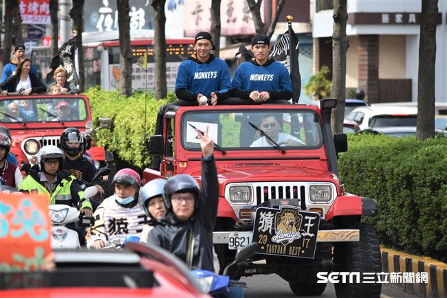 ▲桃猿封王遊行。（圖／記者王怡翔攝）