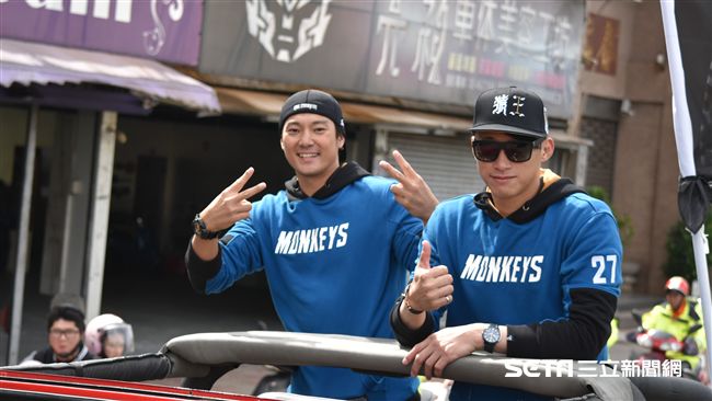 ▲桃猿封王遊行詹智堯、黃浩然。（圖／記者王怡翔攝）