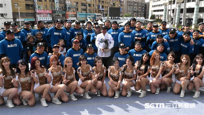 ▲桃猿封王遊行。（圖／記者王怡翔攝）