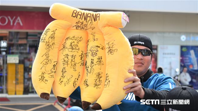 ▲桃猿封王遊行林泓育。（圖／記者王怡翔攝）