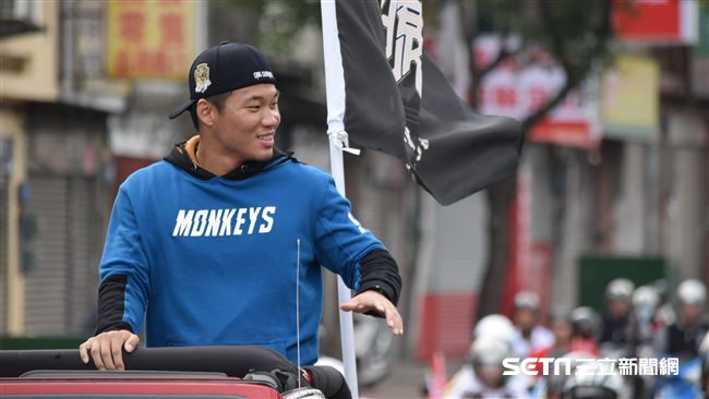 ▲桃猿封王遊行王柏融。（圖／記者王怡翔攝）