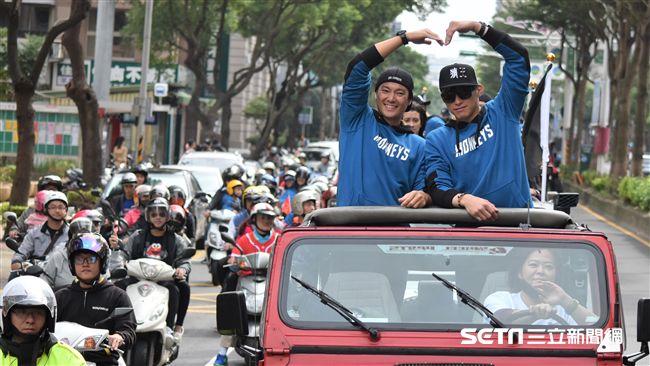  ▲桃猿封王遊行。（圖／記者王怡翔攝）