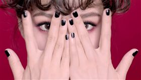 品牌,昆凌,放大鏡睫毛膏,開架彩妝,1028,化妝品
翻攝影片