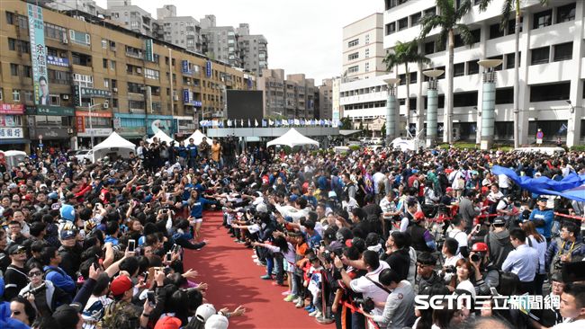 ▲桃猿封王遊行　。（圖／記者王怡翔攝）