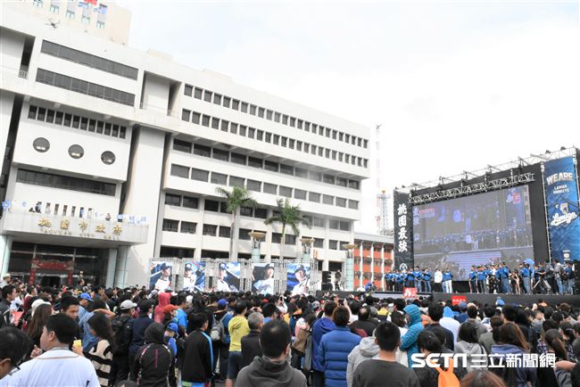 ▲桃猿封王遊行　。（圖／記者王怡翔攝）