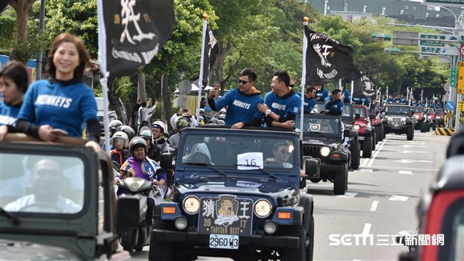 ▲桃猿封王遊行　。（圖／記者王怡翔攝）