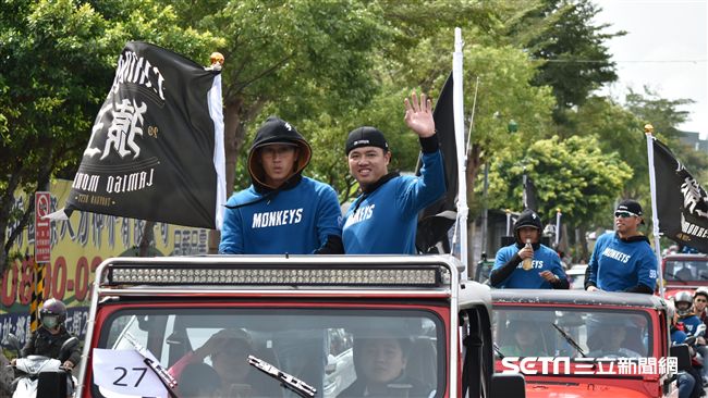 ▲桃猿封王遊行　。（圖／記者王怡翔攝）