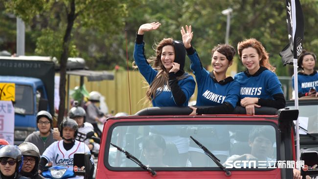 ▲桃猿封王遊行Lamigirls。（圖／記者王怡翔攝）