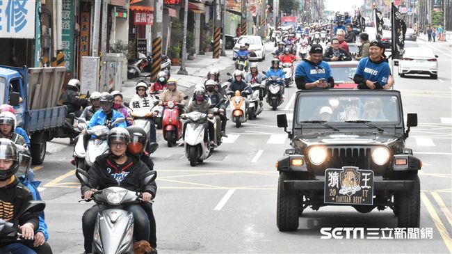 ▲桃猿封王遊行。（圖／記者王怡翔攝）