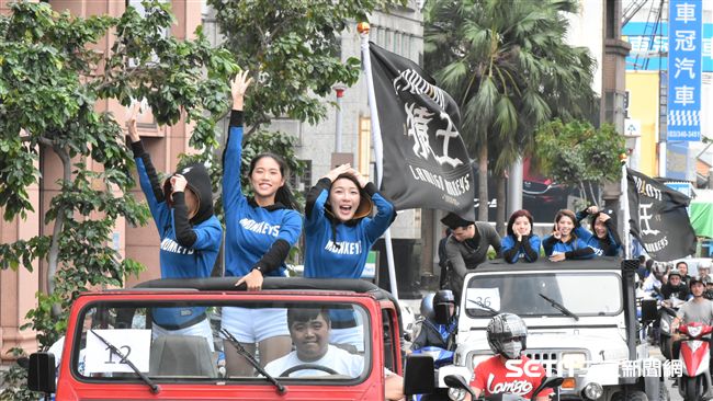 ▲桃猿封王遊行Lamigirls。（圖／記者王怡翔攝）