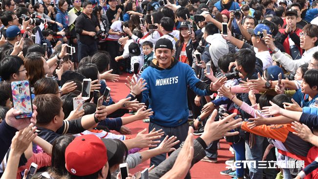 ▲桃猿封王遊行　。（圖／記者王怡翔攝）