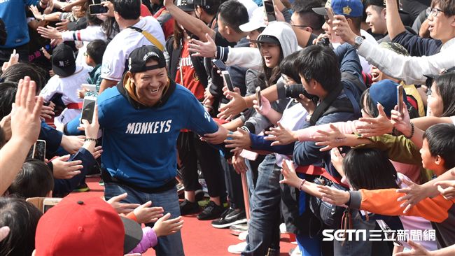 ▲桃猿封王遊行　。（圖／記者王怡翔攝）