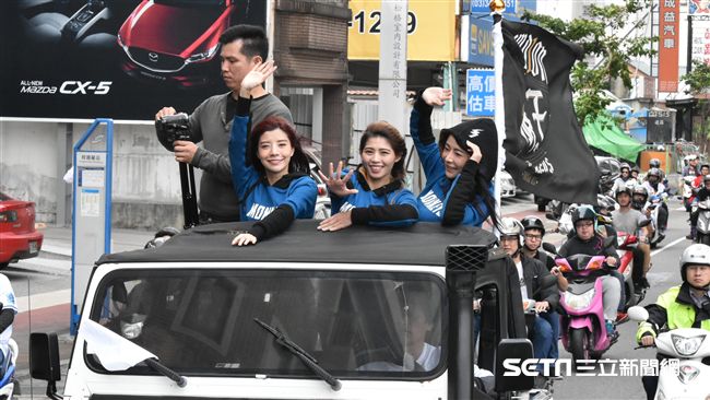 ▲桃猿封王遊行Lamigirls。（圖／記者王怡翔攝）