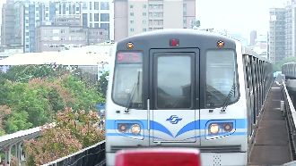 恐怖！北捷施工中　工程車迎面撞包商