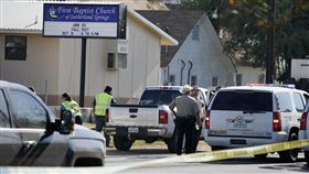▲美國德州Sutherland Springs發生教堂屠殺事件。（圖／美聯社／達志影像）