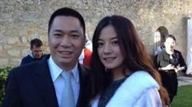 趙薇 黃有龍
http://k.sina.cn/article_6387865630_17cbf181e001001jzm.html