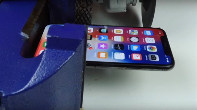 嫌iX瀏海太醜…他竟拿出電鋸伺候