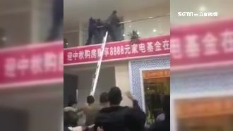 釘子戶抵死不搬　商場上演木馬屠城記