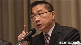 行政院發言人徐國勇出席「排除企業投資障礙五缺之缺地」記者會 圖／記者林敬旻攝