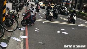 北市工務局文件散落一地　翻攝網路