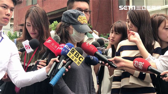 空姐爭8歲女監護權　兩度遭潑糞瀝青
