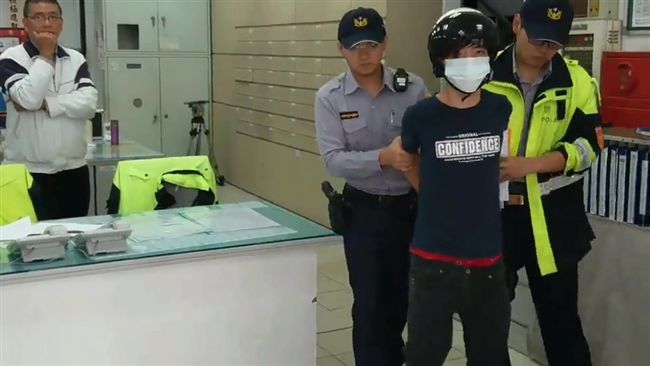 通緝犯警局逃脫　卻敗在1包檳榔上