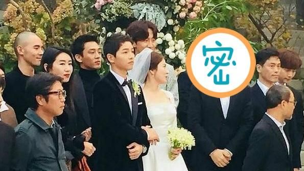 婚禮緊勾宋仲基　喬妹卻將視線轉向他