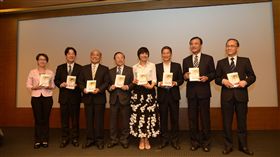 行政院長賴清德出席「生命的溫暖戰歌」新書發表會。（行政院提供）