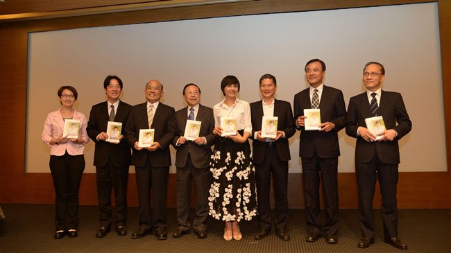 邱議瑩發表抗癌歷程　林全：國家寶貝