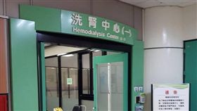 女網友抱怨，她自己是洗腎患者，但老公仍對她不離不棄，一手包辦家庭的開銷，對她非常好，不料她媽媽卻只因男友沒錢給聘金記恨到現在，還直呼她會洗腎是「報應」！（圖／翻攝自《爆怨公社》）