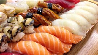 掀蓋直接吃！他迴轉壽司台「留空盤」