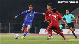 ▲中華隊前鋒王仲禹（左一）在上半場嘗試射門。（圖／記者蔡宜瑾攝影）
