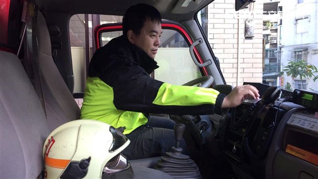送他最後一程　新北警消齊鳴警報致敬