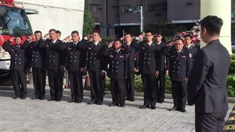 永別了！同學不捨送殉職警消最後一程