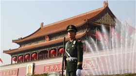 中共19大24日閉幕　天安門維安警戒（2）中共19大專題中共19大將於24日閉幕。23日天安門廣場開放民眾參觀，維安人員在周邊戒備。中央社記者吳家昇北京攝　106年10月23日