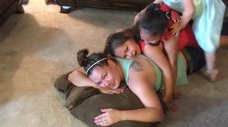 德州槍擊案　母緊抱擋彈保2子女活命