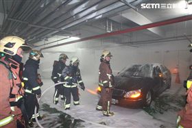 賓士,火燒車,泡泡