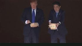 川普,安倍,餵魚（圖／翻攝自YouTube）